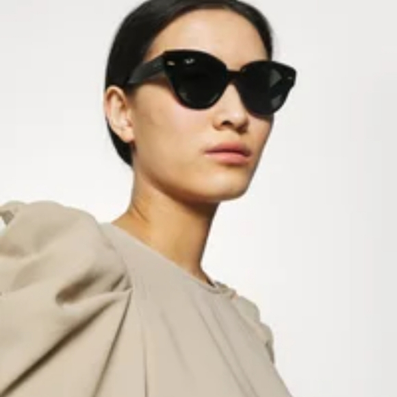 Ray-Ban Accessories - * SOLD NWT RAYBAN ROUNDABOUT BLACK